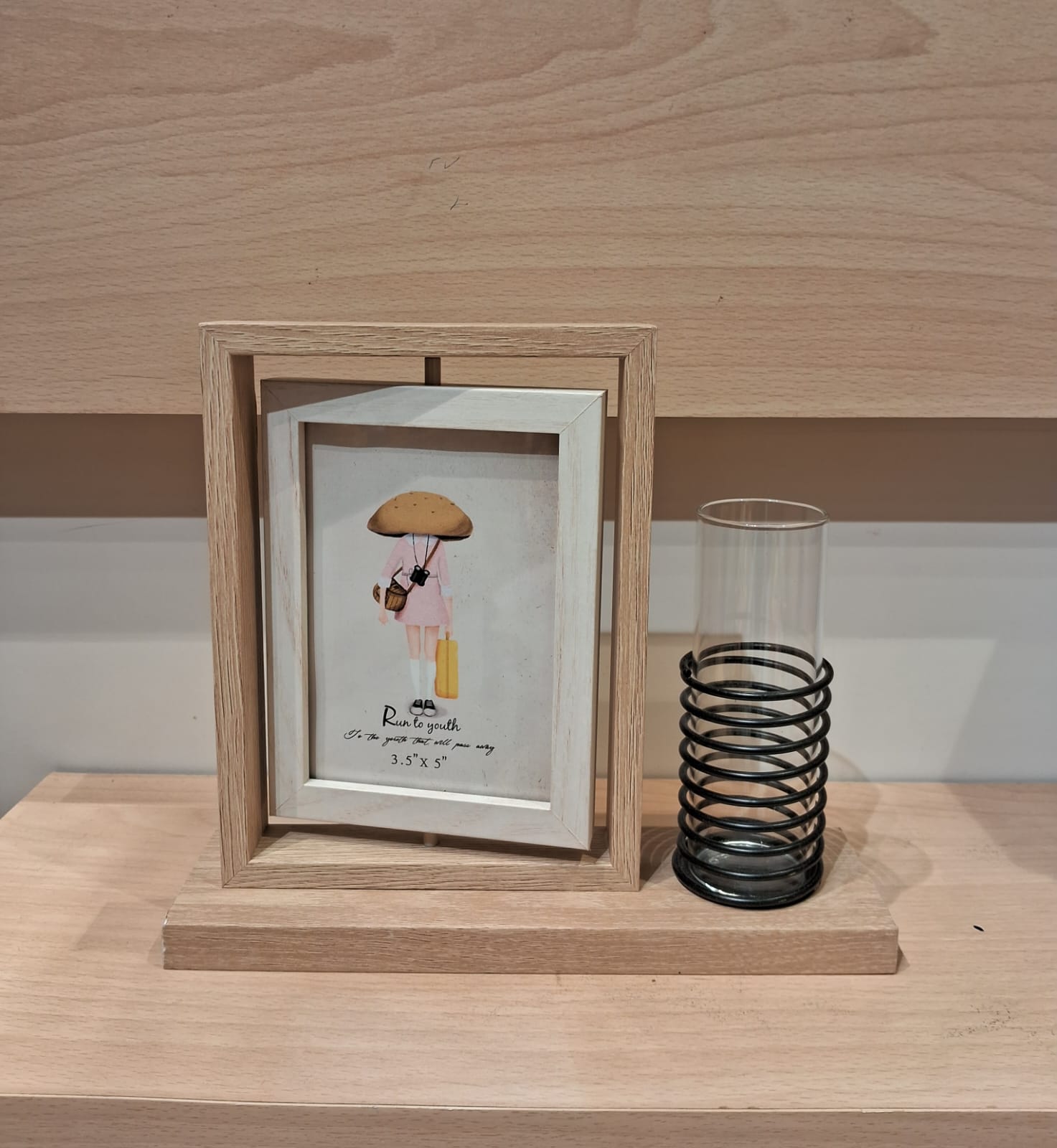 Test tube frame with spring